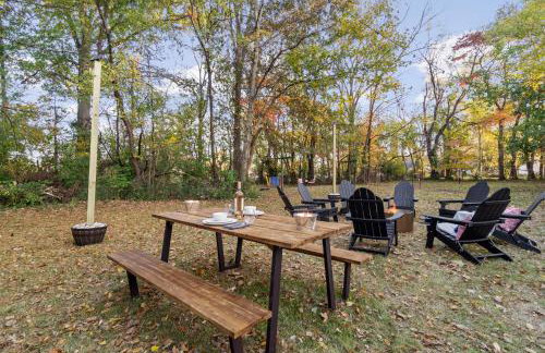 Game Room and Huge Yard with Fire Pit Yard Games and BBQ Near UE and Downtown - Foto 64