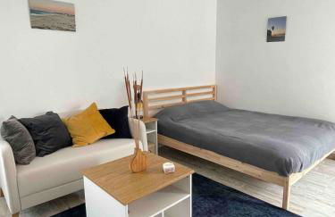 Spacious Studio in Sunny Villa Minutes to Beach - Foto 2