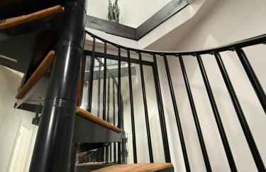 Unique 3-bed Lakefront Container Home - Foto 23