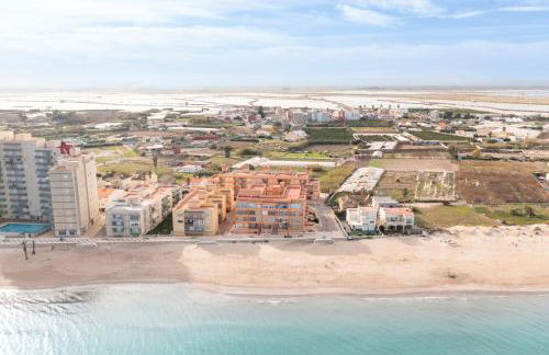 Apartamento en primera línea de playa con vistas al mar - Foto 18