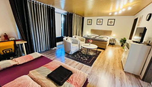 Private Studio Apartment with Balcony in Dortmund-Brackel - Foto 5