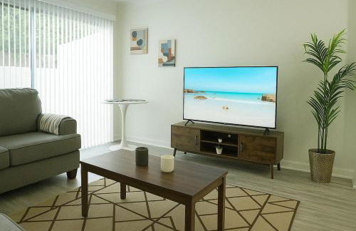 Spacious 2BR Townhouse - 3 Queens - Sleeps 8 - Foto 4