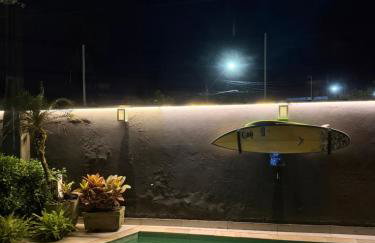 Casa agradável com piscina há 1 quadra da praia. - Foto 3