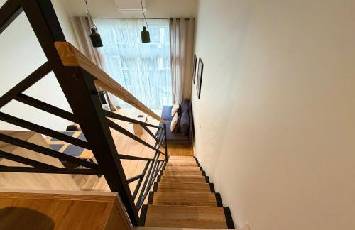 Wrocław Airport Studio with Mezzanine by BookingHost - Foto 9