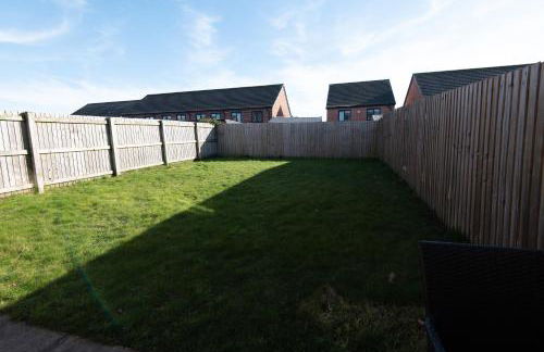 Manchester Cityside Deluxe Stay - 3 Bedroom House Great for Family with Free Parking & Garden - Foto 16