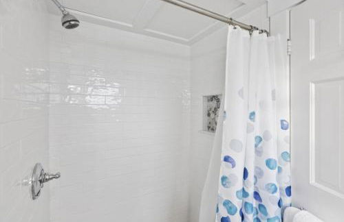 North Truro Beachfront Cottage with Cozy Backyard - Foto 18