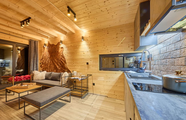 Luxe Timber Lodge & Pet Retreat - Photo 11