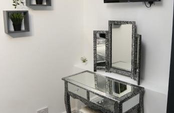 Cheerful 4-bedroom home in Sheffield - Photo 10