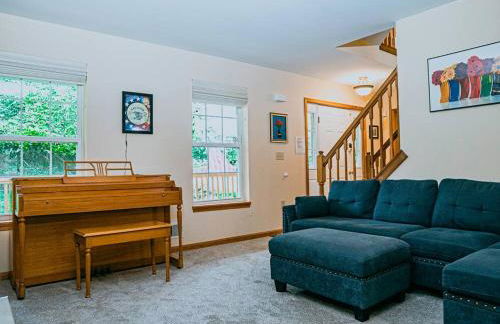 Gorgeous Cozy 5 Bedroom House with Hottub,Lake,Pool - Foto 16