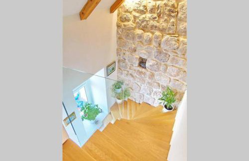 Waterfront stone house in city center - Photo 13