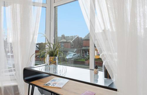 Lovely 4b Stay- Ideal for Contractors & Families - Photo 32