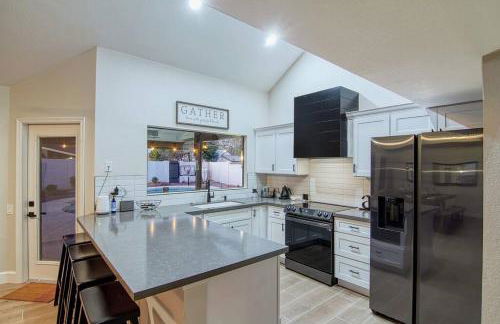 ESTRELLA - Renovated with PATIO, BBQ, POOL & SPA - Foto 9