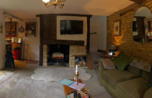 Bibury Riverside Cottage Grade II listed 6ppl - Foto 3