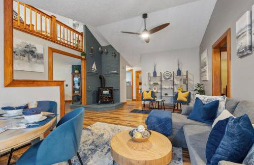 Spacious Accessible Waterfront Retreat with Hot Tub - Foto 22