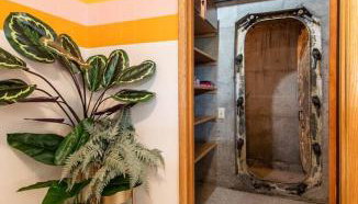 Basement Apartment w/ Hot Tub & Bombshelter! - Foto 3