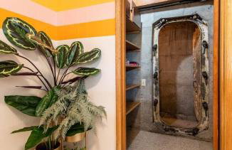 Basement Apartment w/ Hot Tub & Bombshelter! - Foto 3
