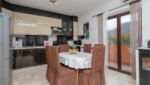 Amazing Home In Mijaca - Foto 4