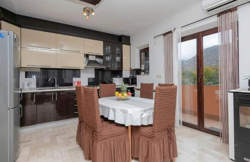 Amazing Home In Mijaca - Photo 4