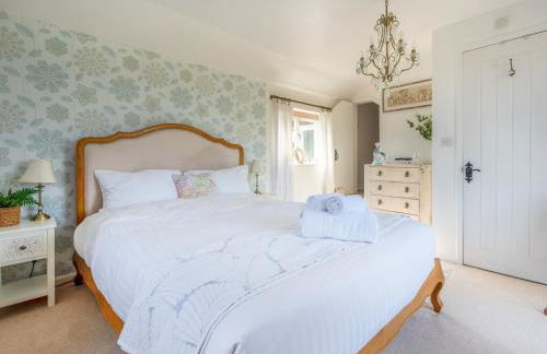 Charming 17th Cent Secluded Country Cottage Garden - Pass the Keys - Photo 4