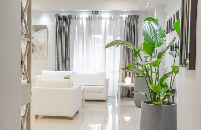 Atlantis Hotel - Photo 2