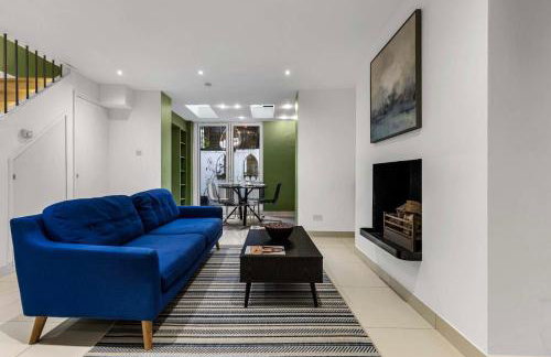 Beautiful 3-Bedroom House with Garden and Rooftop Retreat - Foto 6