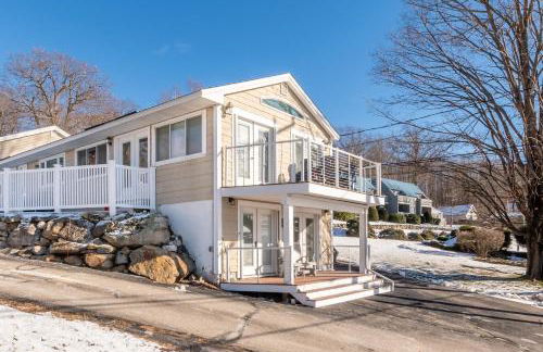 Steps to Beach Lake-View Laconia Getaway! - Foto 23