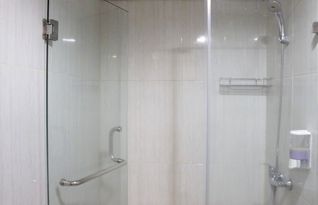 Pleasant and Homey 2BR Apartment at Tamansari La Grande - Foto 15