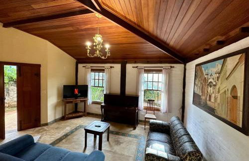 Casa Rústica - 3 vagas de garagem - Pet Friendly com vista para Serra de São José - até 8 hóspedes - Foto 1