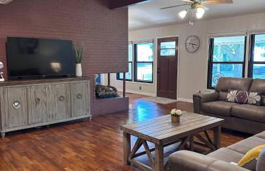 Comfy 3br/2ba steps away from Marian Day grounds - Foto 14