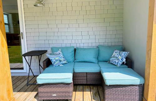 91M Renovated Bethlehem home with hot tub, firepit, large yard, walk to restaurants - Photo 17