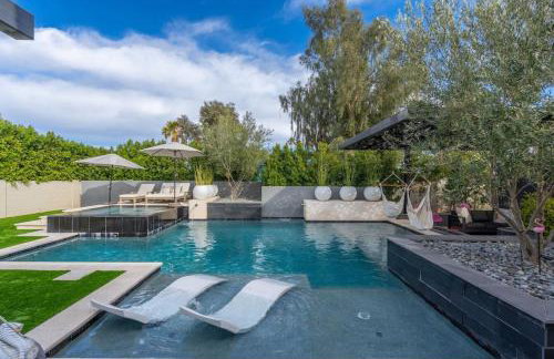 Elegant Phoenix Getaway w Pool and Spa Heating - Foto 23