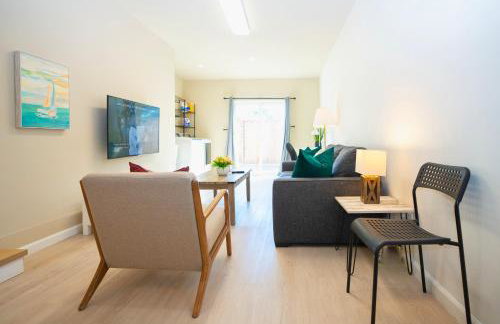 Central 3BR Home Steps from Castro St - Foto 13