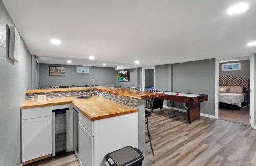 Arvada Retreat + 6 BD + Movie Theater - Photo 34