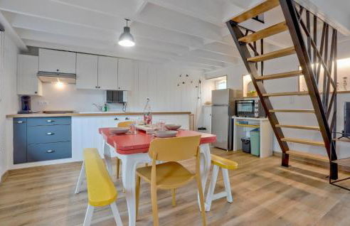 1 Bedroom Cozy Apartment In Carolles - Foto 2