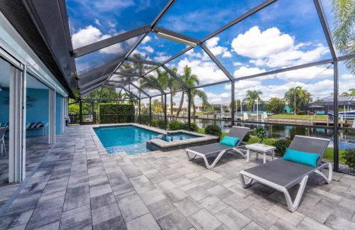 Tranquility Waterfront Villa with Pool & Dock - Photo 6