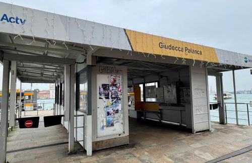 GRANDMA MARY Appartamento nel verde con Ascensore Balcone AC Internet Veloce GIUDECCA VENEZIA - Foto 8