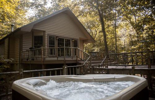 Rustic Cozy Cabin with Hot-tub in Carbondale, Illinois - Foto 1