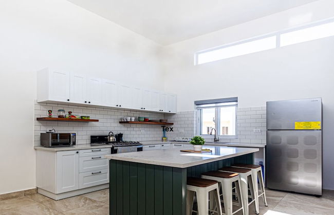 Spacious Family Suite, Ocean Village! - Photo 20