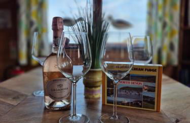 3-Bed Ocean View Lodge - Parking & Terrace - Foto 2