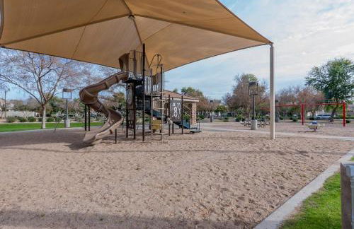 Modern 4BR Retreat in Prime Gilbert Location - Foto 22