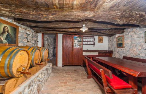 Villa With Pool, Jacuzzi, Sauna, Fitness, Playground & Wine Cellar - Photo 30