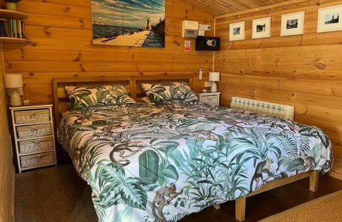 Cosy Cabin, hidden from the main house - Sleeps 2 - EV - Foto 40