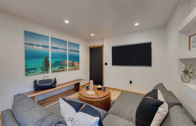 Lake View, Firepit, Game Room Remodeled Lake Tahoe Luxury Cabin by Avantstay - Foto 66