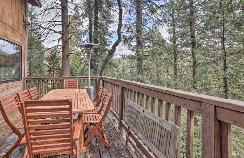 Woodsy Twin Peaks Getaway with Hot Tub and Views! - Foto 30