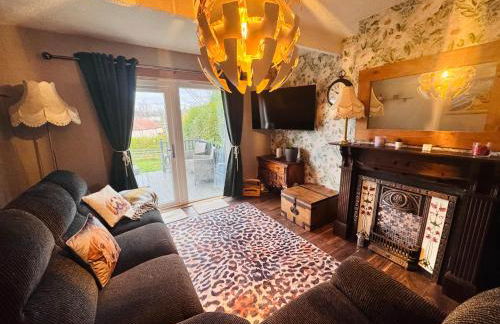 Bright 3 bedroom house with private garden near Edinburgh - Woodside home - Foto 2