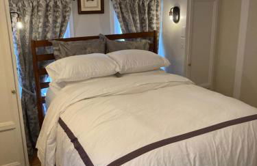 Pineapple House, Spacious 1st Floor Apartment! City Center! 96 Walk Score! FREE parking! - Foto 1