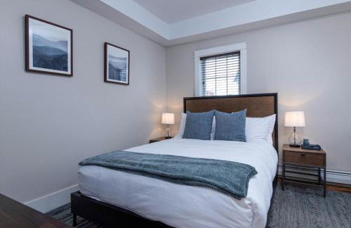 Updated Family-sized Home in Heart of Rutland, Near Slopes, EV Level 2, Hot Tub - Photo 32