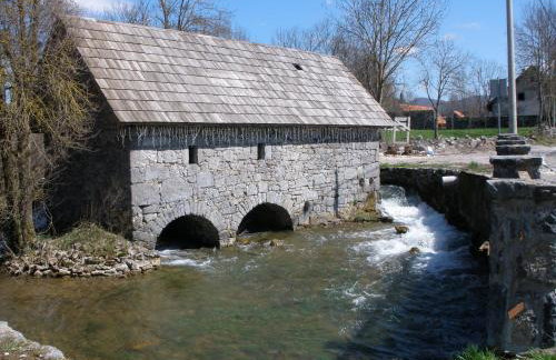 Quiet Country Side Cottage with Private Garden & WiFi near Nature Park Velebit - Foto 28