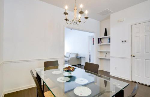 Inviting High Point Townhome with Patio and Privacy! - Foto 8