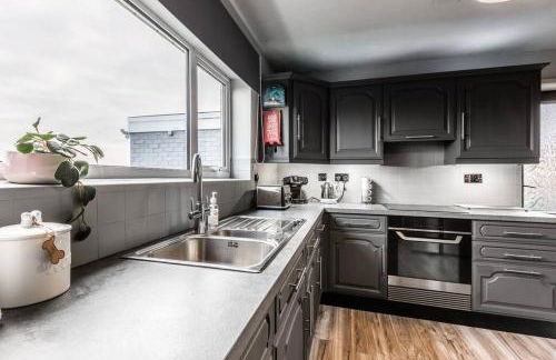 City home with parking and garden- pet friendly - Photo 28